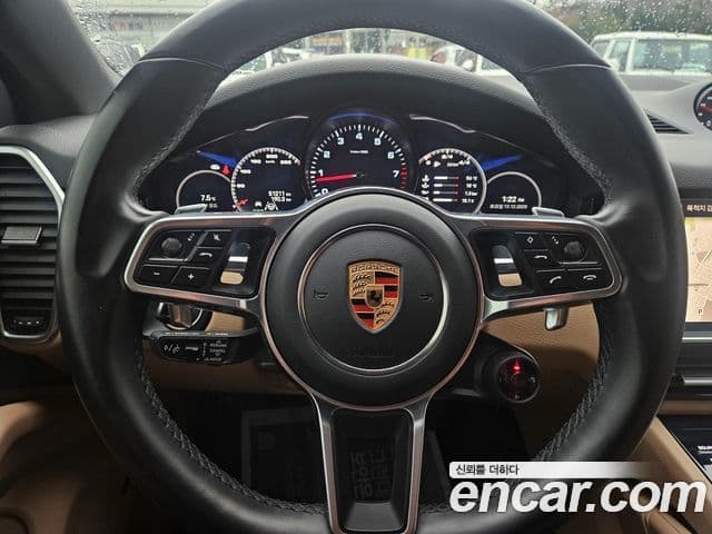 Porsche Cayenne 2023 — ფოტო 5/13
