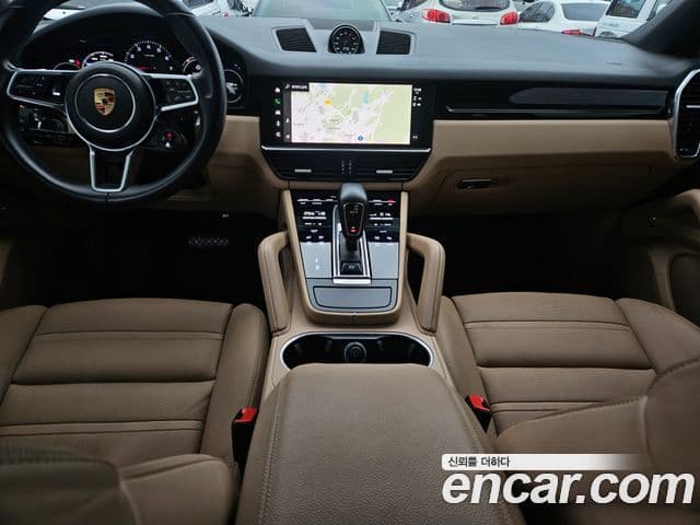 Porsche Cayenne 2023 — ფოტო 8/13