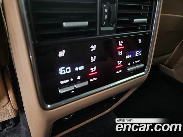 Porsche Cayenne 2023 — ფოტო 12/13