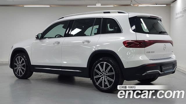 Mercedes-Benz EQB 2025 — ფოტო 9/20