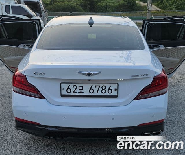 Genesis G70 2018 — ფოტო 2/10