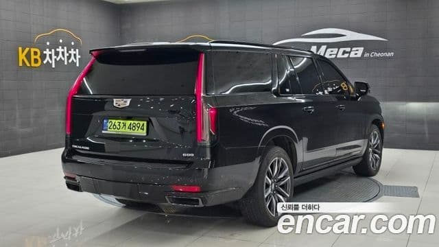 Cadillac Escalade 2023 — ფოტო 2/20