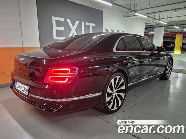 Bentley Flying Spur 2023 — Şəkil 17/20