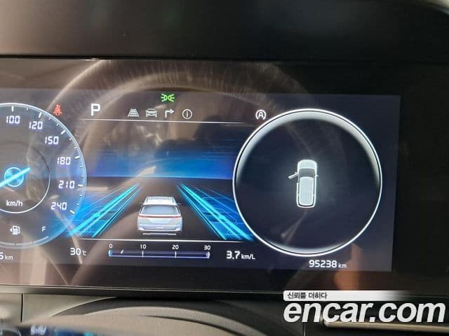 Kia Carnival 2021 — ფოტო 6/20