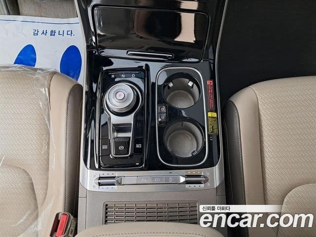 Kia Carnival 2021 — ფოტო 13/20