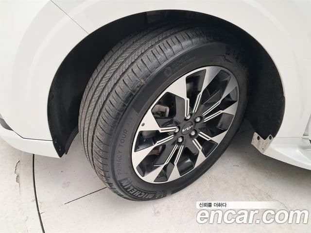 Kia Carnival 2021 — ფოტო 19/20