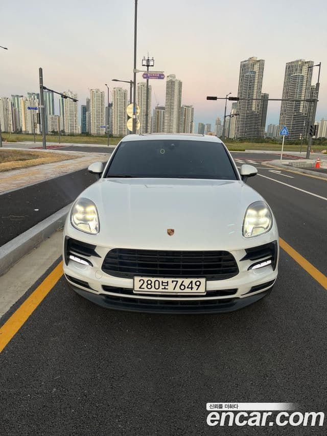 Porsche Macan 2019 — ფოტო 12/16