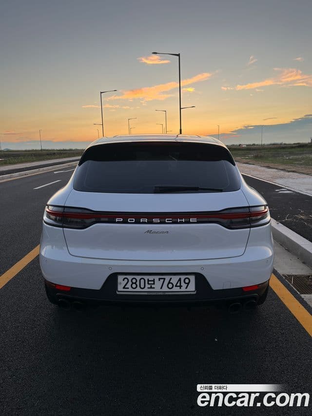 Porsche Macan 2019 — ფოტო 14/16