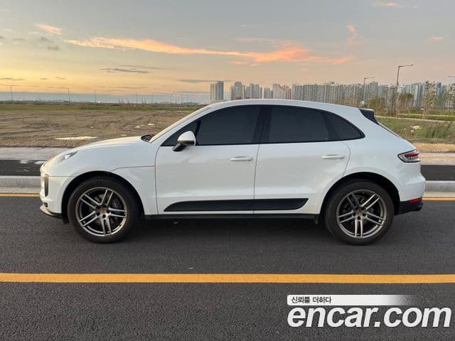 Porsche Macan 2019 — ფოტო 13/16