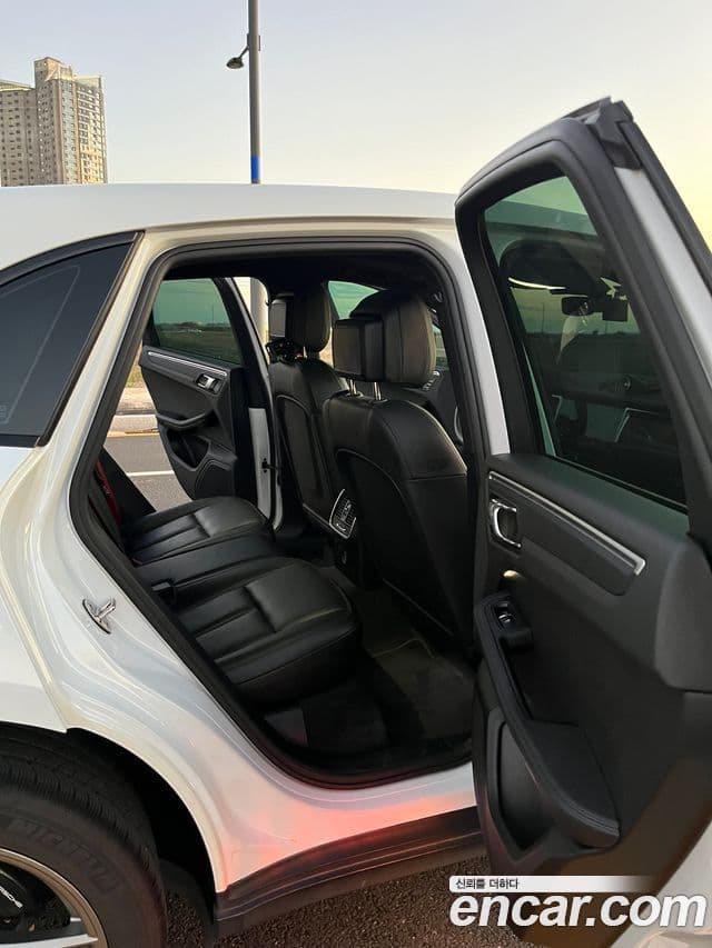 Porsche Macan 2019 — ფოტო 2/16