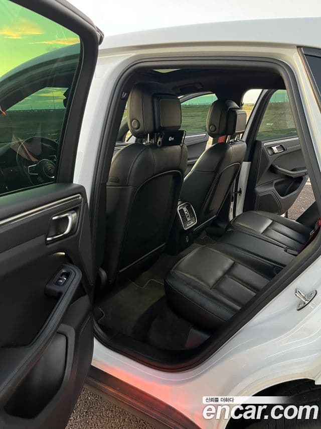 Porsche Macan 2019 — ფოტო 3/16