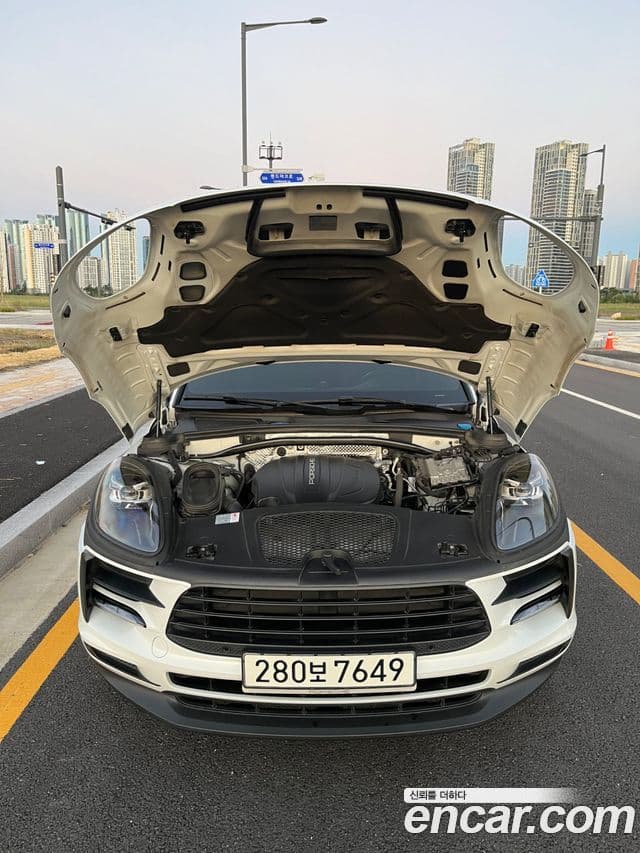 Porsche Macan 2019 — ფოტო 8/16