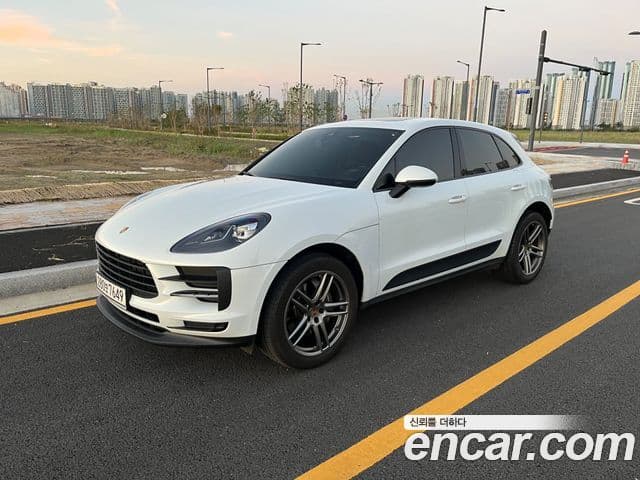 Porsche Macan 2019 — ფოტო 1/16