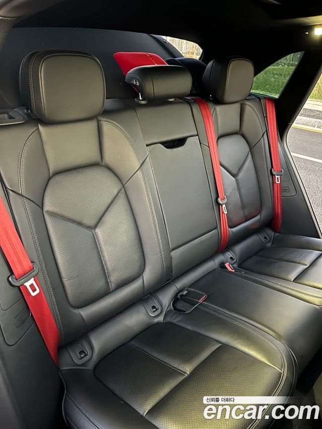 Porsche Macan 2019 — ფოტო 16/16
