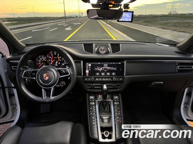 Porsche Macan 2019 — ფოტო 7/16