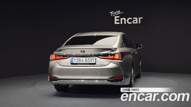 Lexus ES300h 2025 — Şəkil 4/20