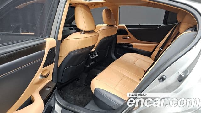 Lexus ES300h 2025 — Şəkil 11/20