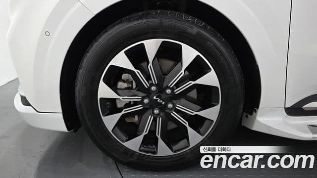 Kia Carnival 2022 — ფოტო 4/20