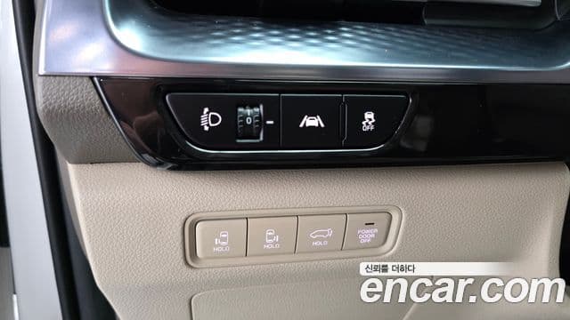 Kia Carnival 2022 — ფოტო 18/20