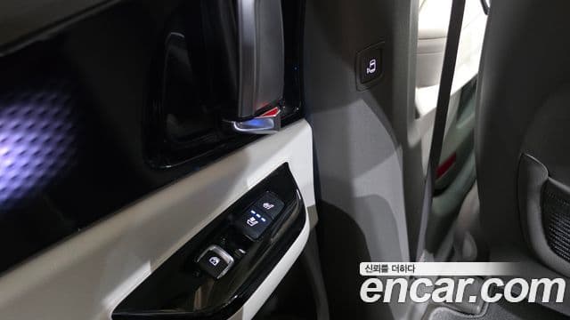 Kia Carnival 2022 — ფოტო 19/20