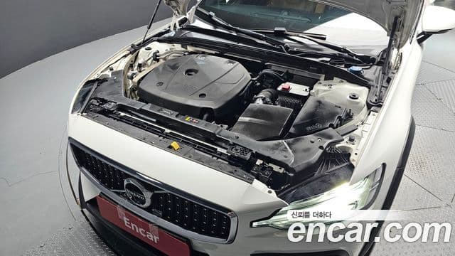 Volvo V60 Cross Country 2020 — фото 6 из 20