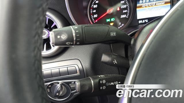 Mercedes-Benz C-Class 2018 — Photo 12/30