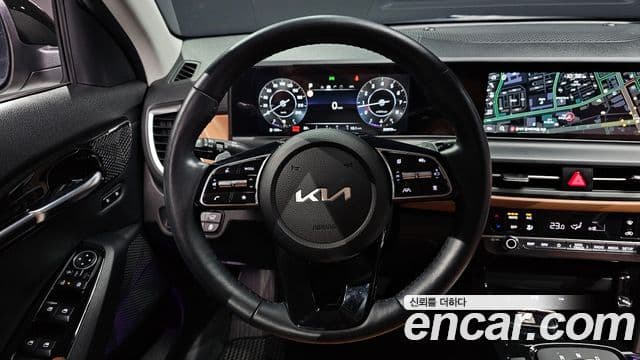 Kia Seltos 2023 — Şəkil 13/20