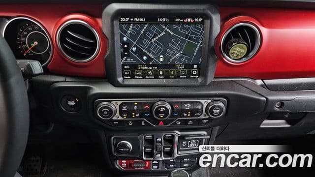 Jeep Gladiator 2023 — ფოტო 14/20