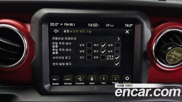 Jeep Gladiator 2023 — ფოტო 17/20
