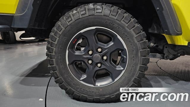 Jeep Gladiator 2023 — Şəkil 21/31