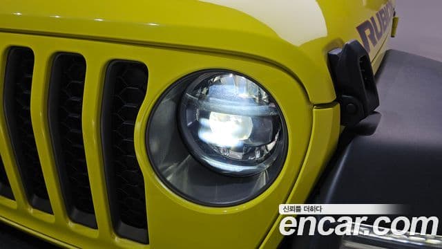 Jeep Gladiator 2023 — Şəkil 16/31
