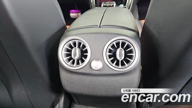 Mercedes-Benz C-Class 2018 — Şəkil 19/20