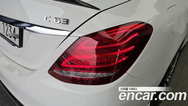 Mercedes-Benz C-Class 2018 — Photo 30/30