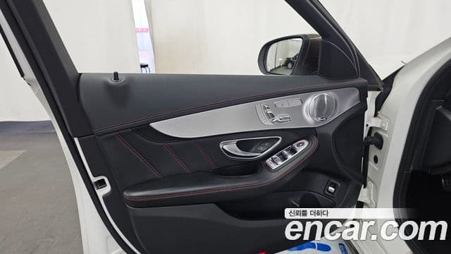 Mercedes-Benz C-Class 2018 — Photo 13/30