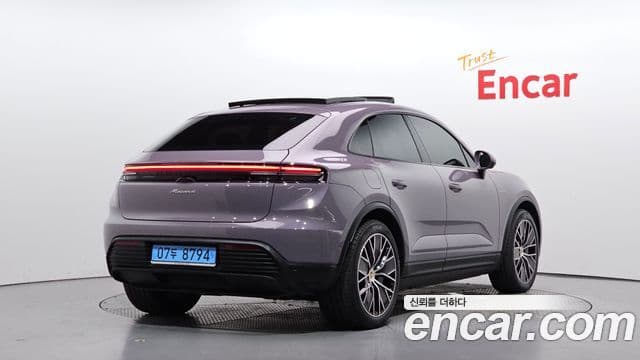 Porsche Macan EV 2025 — Photo 17/20