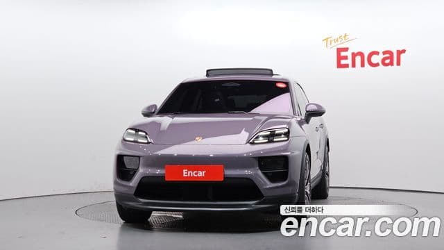 Porsche Macan EV 2025 — Photo 18/20
