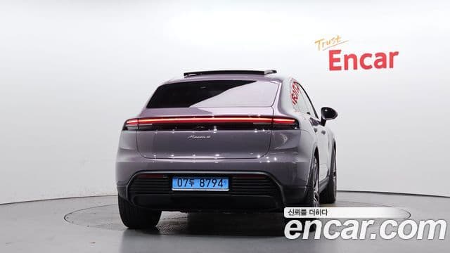 Porsche Macan EV 2025 — Photo 12/20