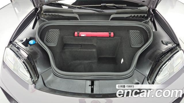 Porsche Macan EV 2025 — Photo 14/20