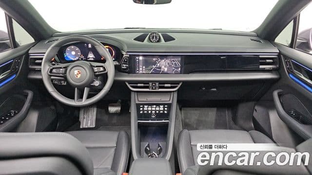 Porsche Macan EV 2025 — Photo 8/20