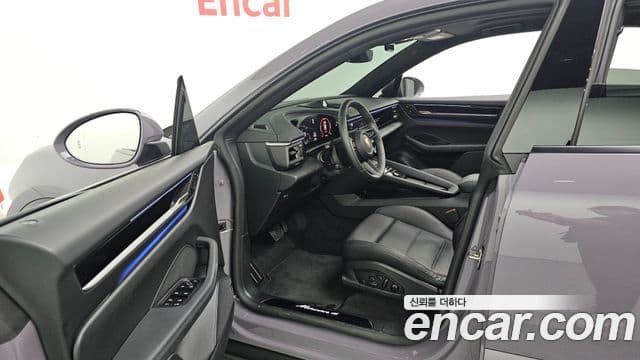 Porsche Macan EV 2025 — Photo 7/20