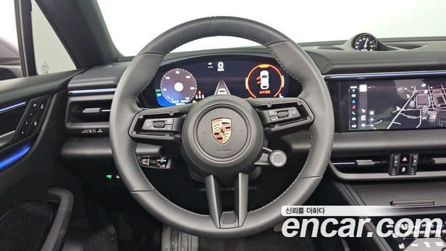 Porsche Macan EV 2025 — Photo 19/20