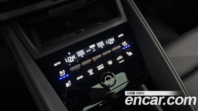Porsche Macan EV 2025 — Photo 15/20