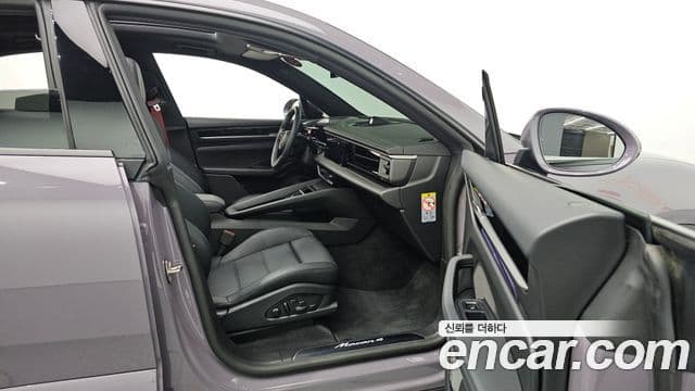 Porsche Macan EV 2025 — Photo 9/20
