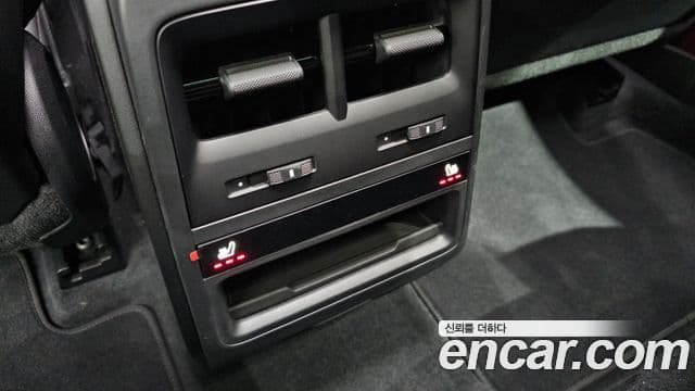 Porsche Macan EV 2025 — Photo 16/20
