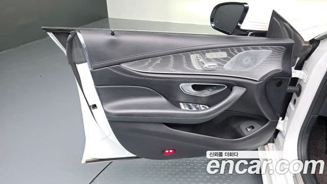 Mercedes-Benz CLS-Class 2022 — Photo 19/35