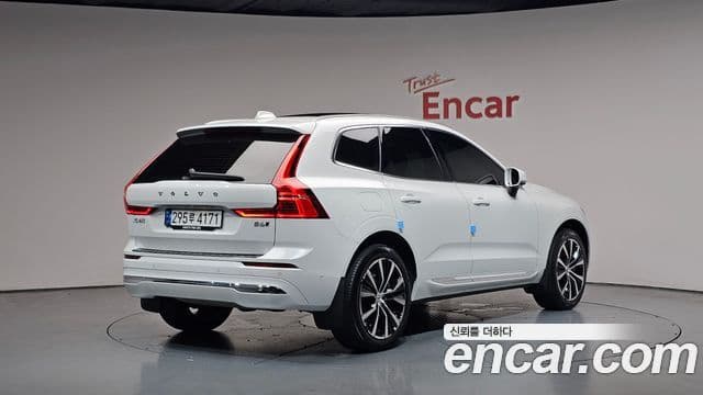 Volvo XC60 2023 — ფოტო 2/20