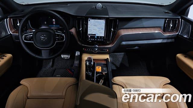Volvo XC60 2023 — ფოტო 7/20