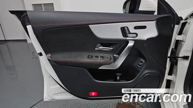 Mercedes-Benz CLA-Class 2020 — Photo 3/33
