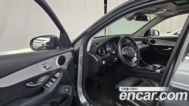 Mercedes-Benz GLC-Class 2018 — Şəkil 10/20