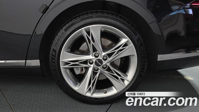 Genesis G90 2022 — Photo 14/37
